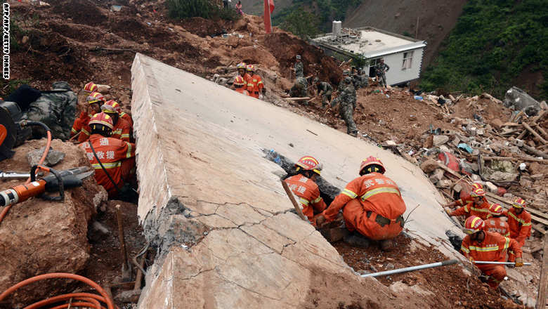 مفقودون في انهيار أرضي وانفجار خط أنابيب رئيسي في الصين