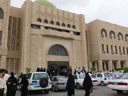 مجلس جامعة عدن يقرر وقف الدراسة في الكليات حتى اشعار آخر عقب هجمات لمسلحين