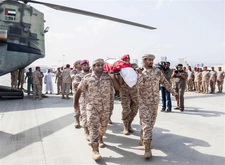 الإمارات تعترف بمصرع أحد جنودها وإصابة آخر في اليمن